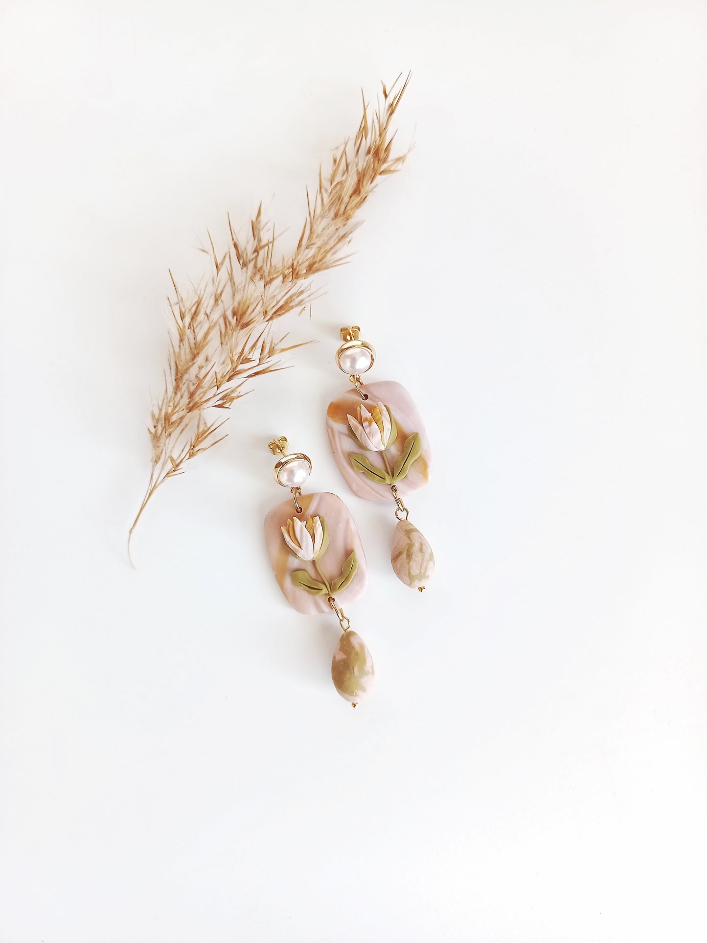 Chaska Protea - Medium Rectangle earring with Imitation Pearl 18K Gold Plated Stud