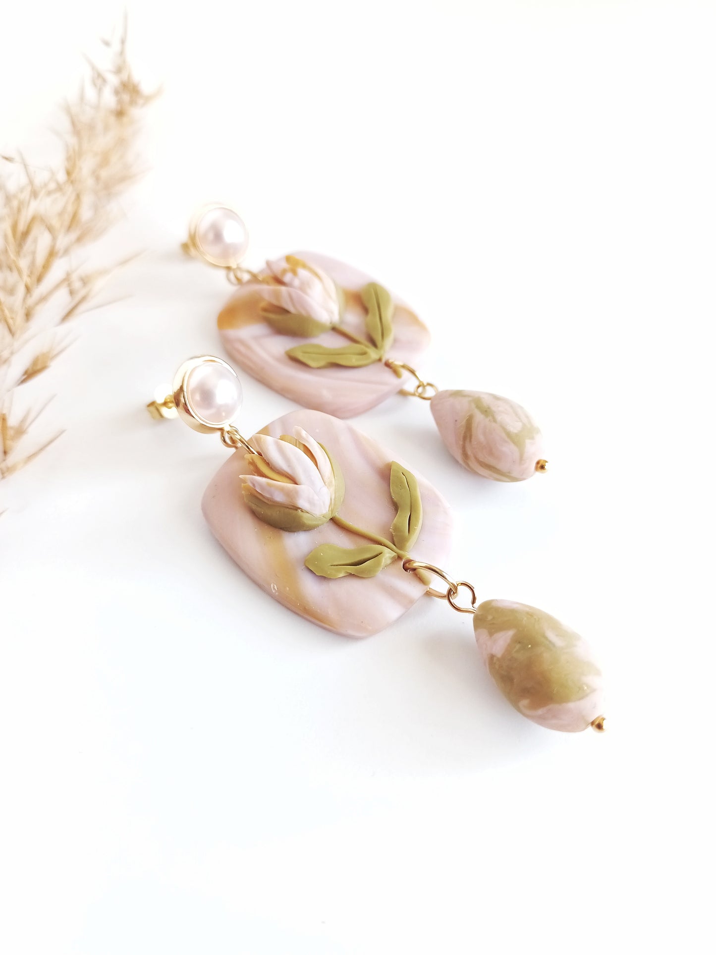 Chaska Protea - Medium Rectangle earring with Imitation Pearl 18K Gold Plated Stud