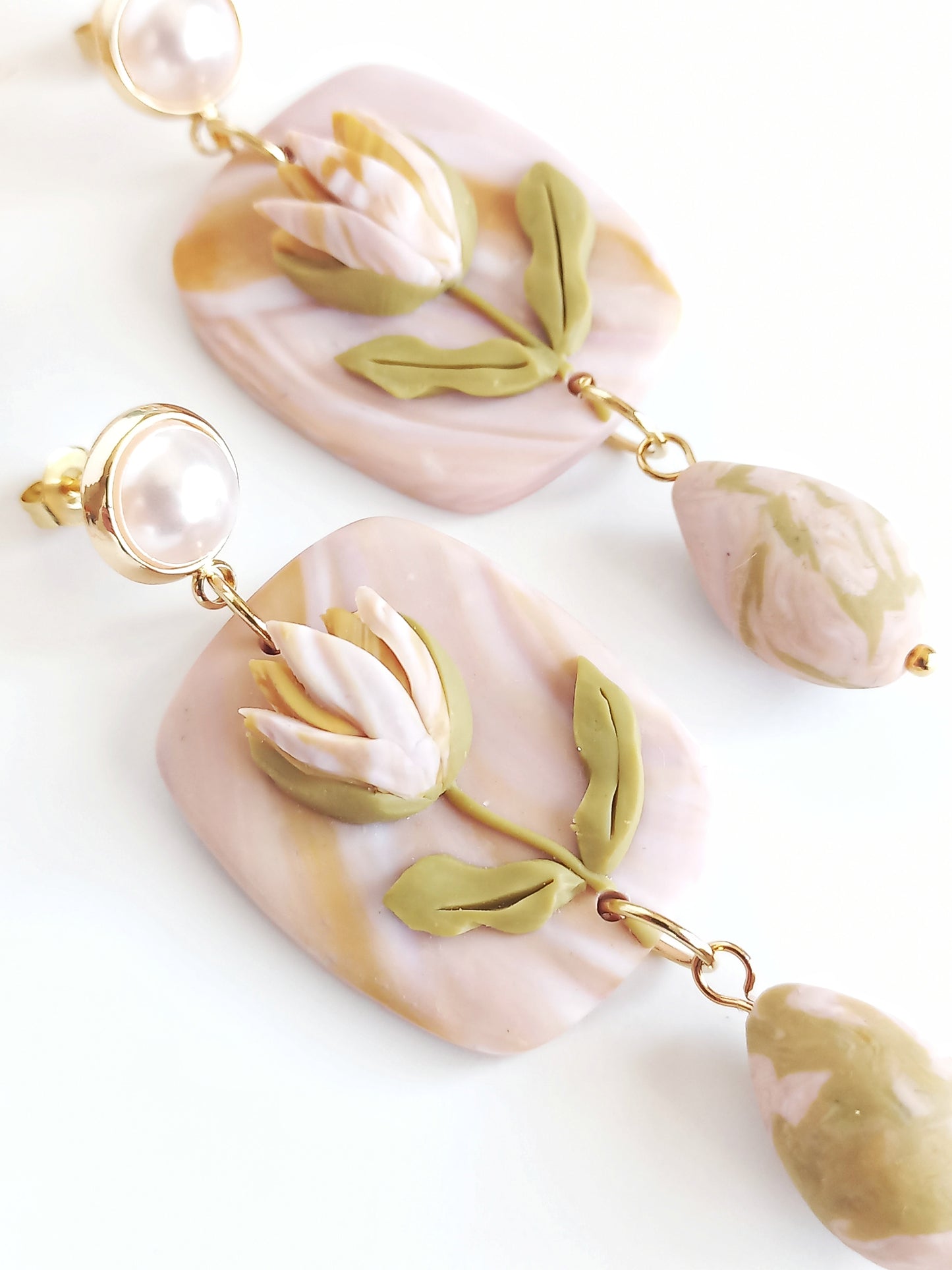 Chaska Protea - Medium Rectangle earring with Imitation Pearl 18K Gold Plated Stud