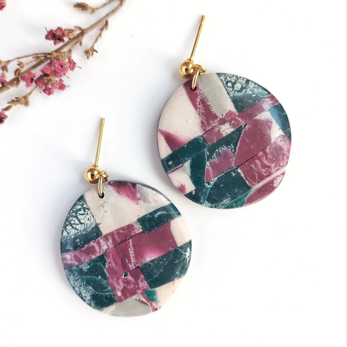 Whispered Marble - Medium round earring with ss ball stud