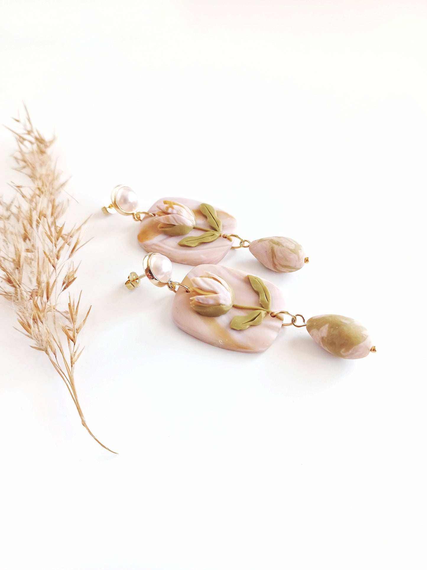 Chaska Protea - Medium Rectangle earring with Imitation Pearl 18K Gold Plated Stud