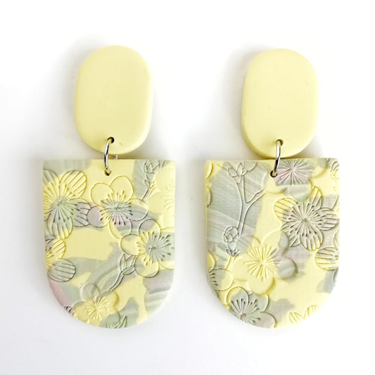 Blush Reverie - Soft Yellow Medium Doorstep