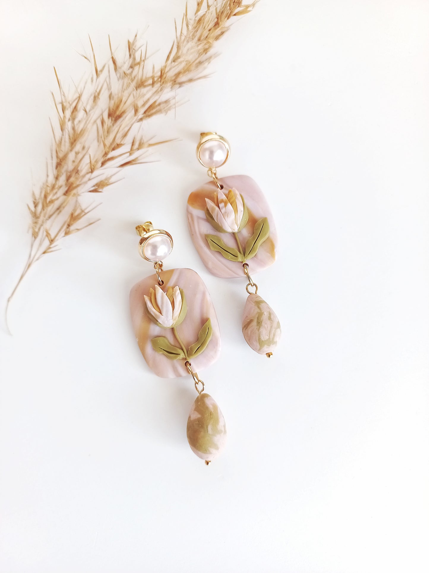 Chaska Protea - Medium Rectangle earring with Imitation Pearl 18K Gold Plated Stud