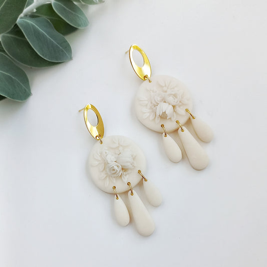 Chaska Protea - Medium Cricle earring with gold stainless steel oval